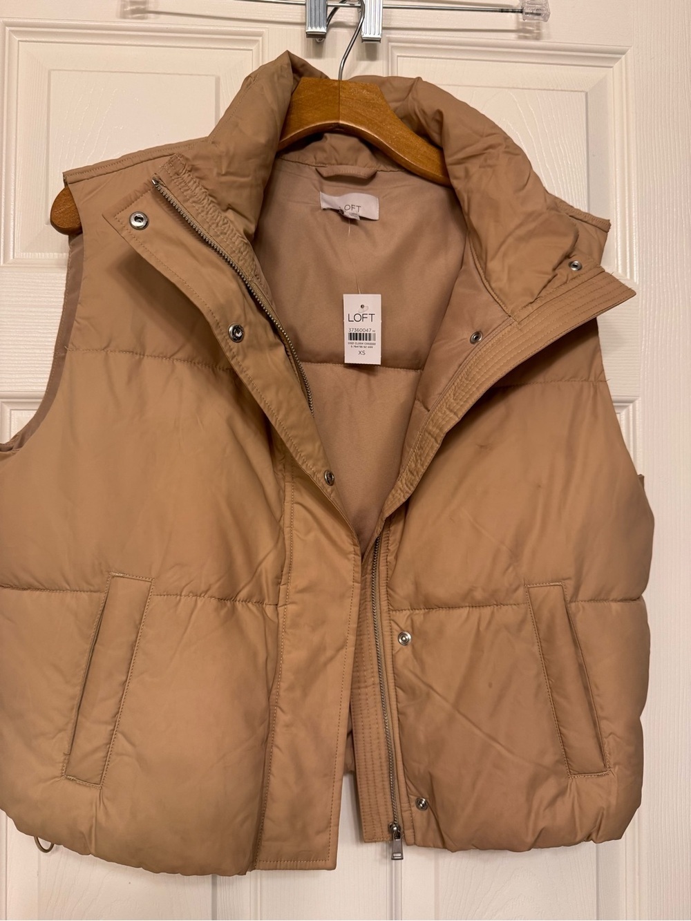 LOFT Quilted Tan Puffer Vest 🪴price is firm 🪴 - Picture 3 of 5